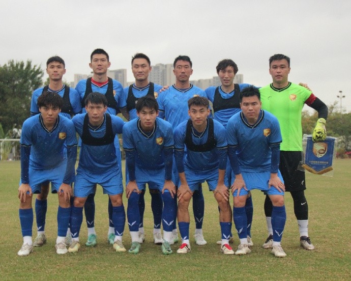 穆謝奎連入兩球?qū)⒈确帜孓D(zhuǎn)，大連鯤城2-1戰(zhàn)勝山西崇德榮海