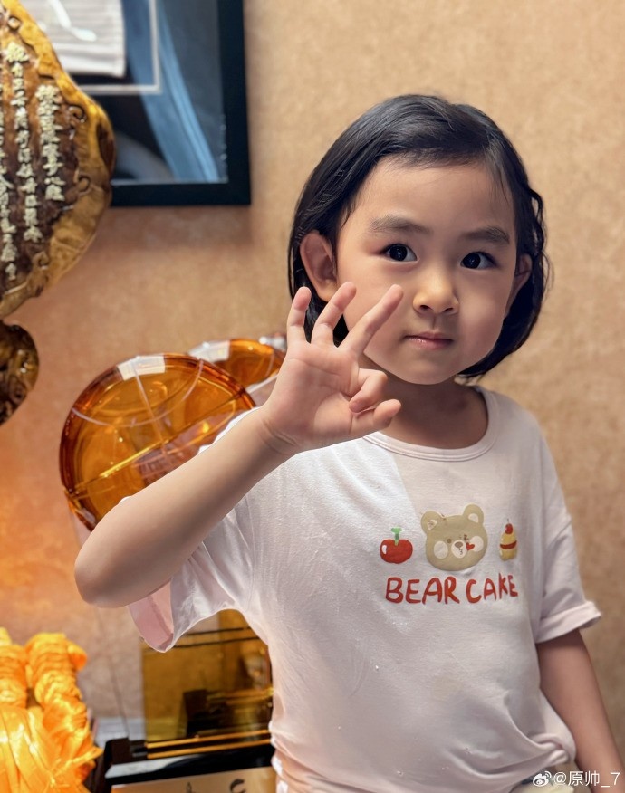 三分大賽三冠王！原帥曬三冠獎(jiǎng)杯：完成了女兒給安排的任務(wù)！