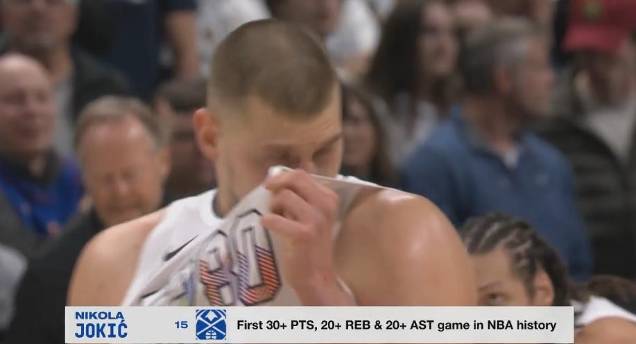 你貸款？轉播方字幕：約基奇30+20+20！NBA歷史首人！