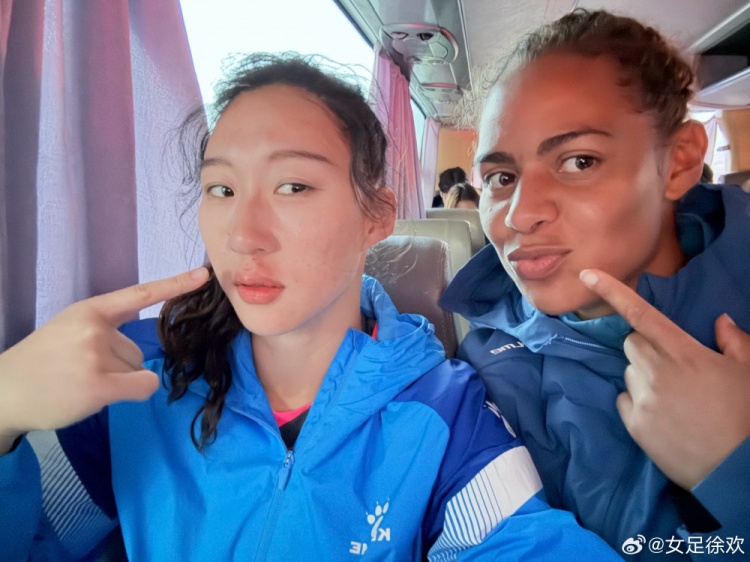 神勇！女足國(guó)門徐歡曬照，比賽中被球砸臉仍力保球門不失