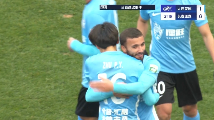 19歲朱鵬宇中超處子球！大連英博1-0領(lǐng)先長(zhǎng)春亞泰，馬萊萊助攻