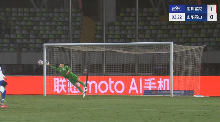 梅州開場2分鐘1-0泰山！茹子楠不停球抽射世界波攻破王大雷大門