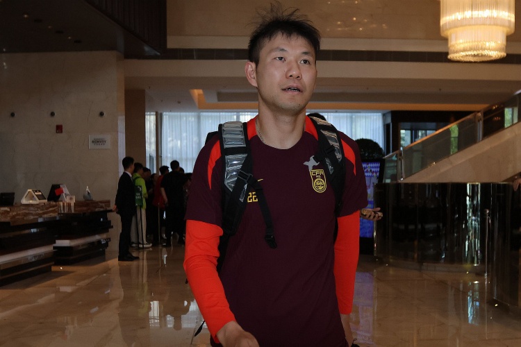 李源一3次助攻位居助攻榜榜首，李璇：再看伊萬發(fā)言覺得有種錯亂