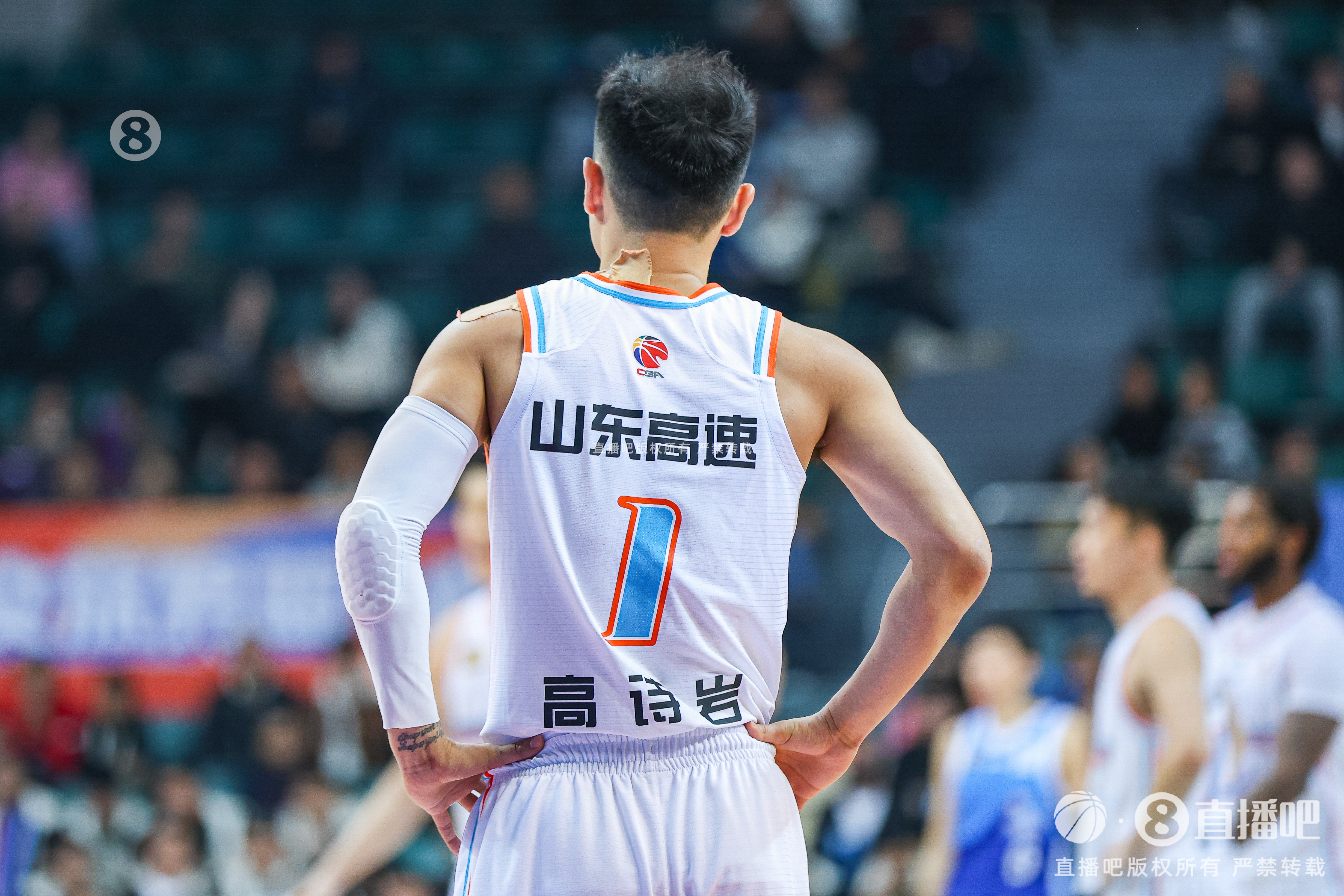 挺全面！高詩(shī)巖8中3拿到11分4板7助 罰球4中4