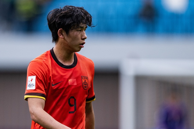 加油！對戰(zhàn)沙特U20劉誠宇罰丟點球承受壓力，入選國足是絕佳鼓勵